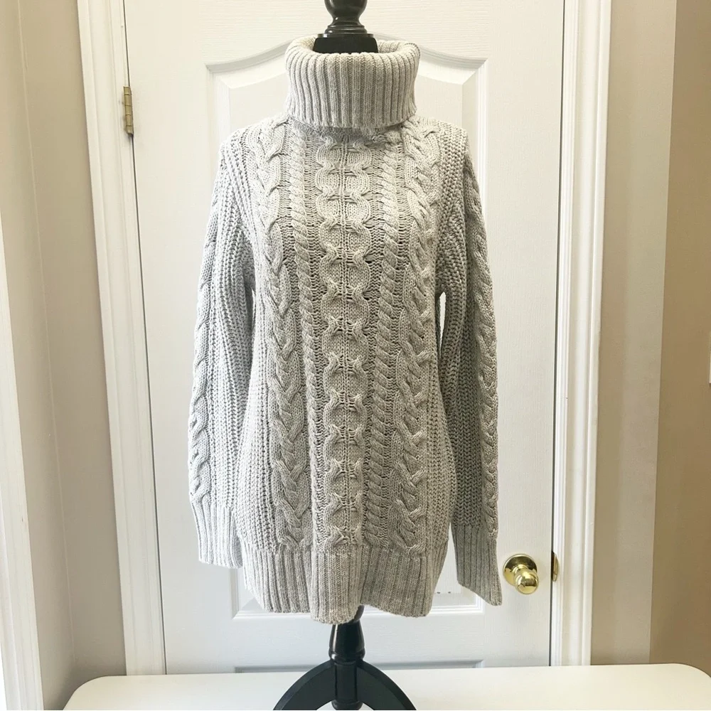 GAP Light Gray Cable Knit Turtleneck Sweater Size Medium - Picture 4 of 16